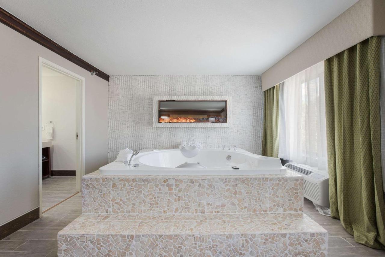 The Leo Collection Detroit, Ascend Hotel Collection Lincoln Park Esterno foto